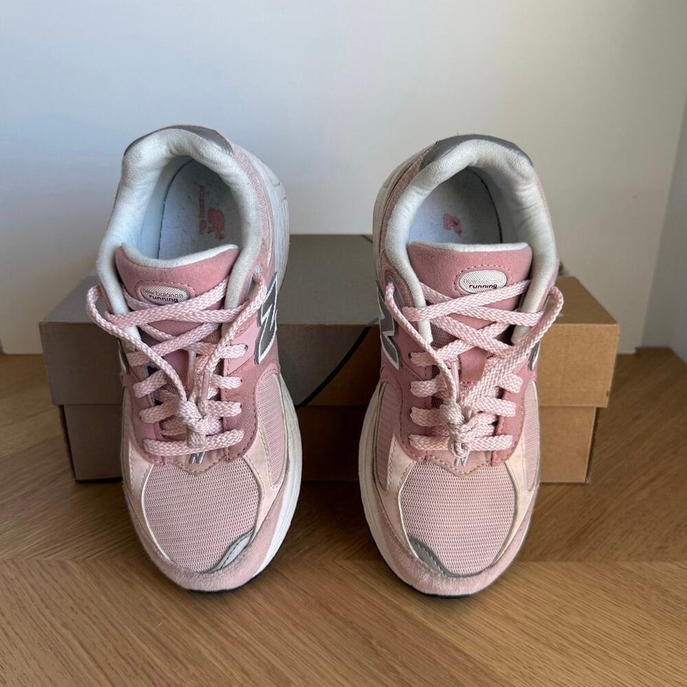 New Balance 2002 R ‘Pink Sand’ Kids Sneakers- SZ 4  Y - Picture 5 of 13